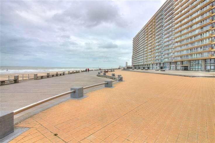 Panoramic Seaview Apartment With Free Private Garage Ostend Exterior photo